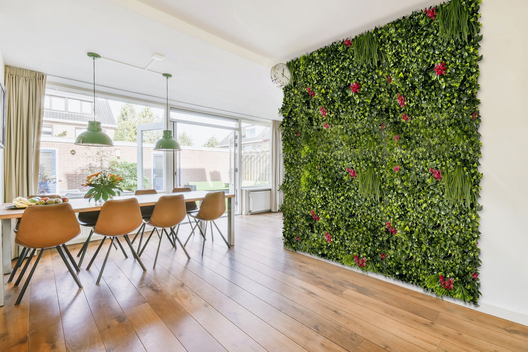 Mur végétal de décoration aux plantes naturelles artificielles
