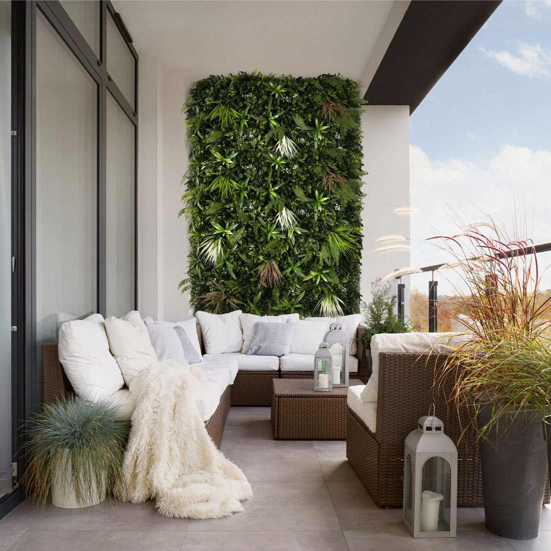 Mur végétal pour balcon ou terrasse : les meilleures inspirations en extérieur - Green Upp